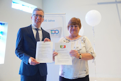 Die  unterschriebene Satzung als sichtbares Zeichen der Vollmitgliedschaft (Foto: Lara Seebach)